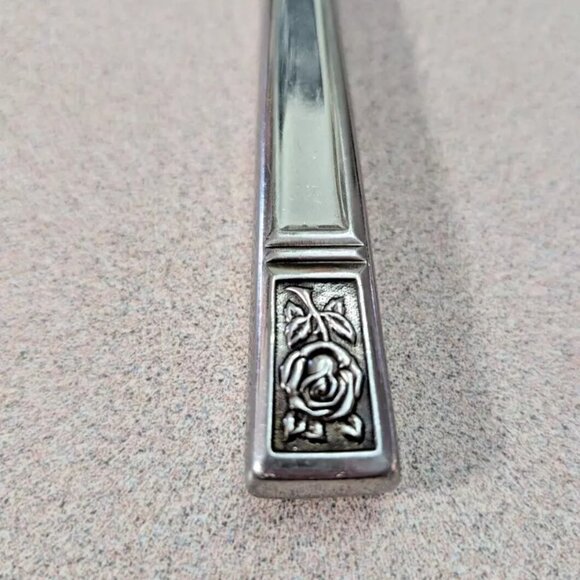 International Deluxe Vintage Rose 30 Piece Flatware Set - Picture 2 of 6